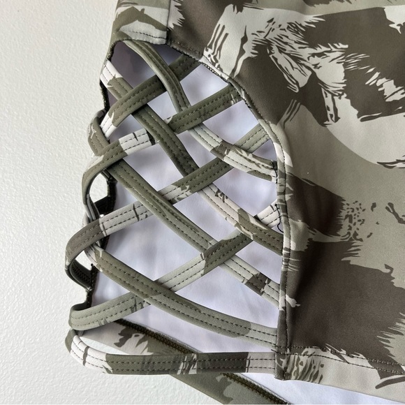 Unbranded Camo Athletic Shorts Cut Outs Large - Picture 3 of 6